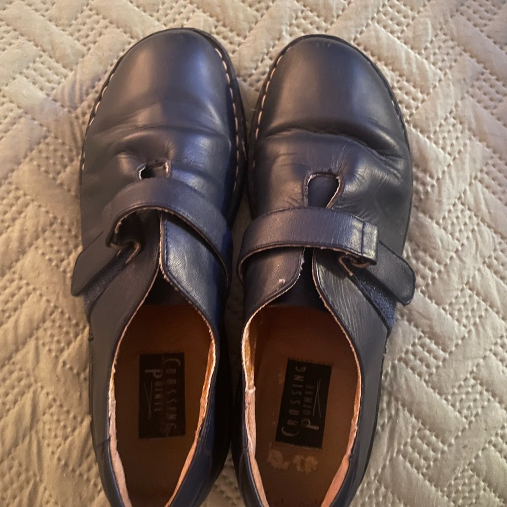 Crossing Point Navy Leather Strap Shoes 8 NWOB